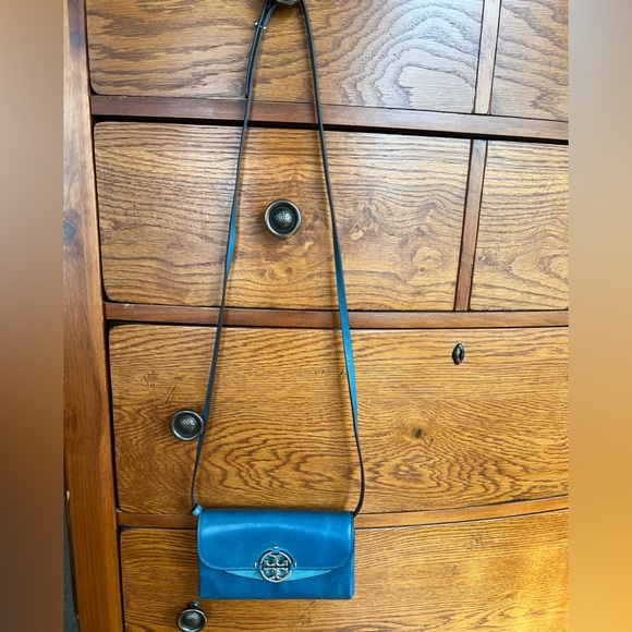 Tory Burch Miller Glazed Wallet Crossbody - Picture 13 of 15